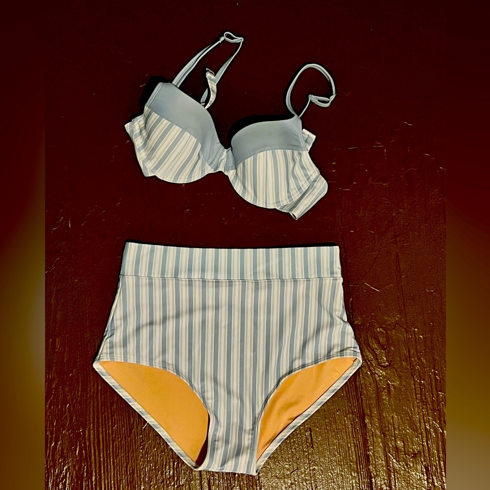 Mott50 super flattering bikini 💙🤍🩵